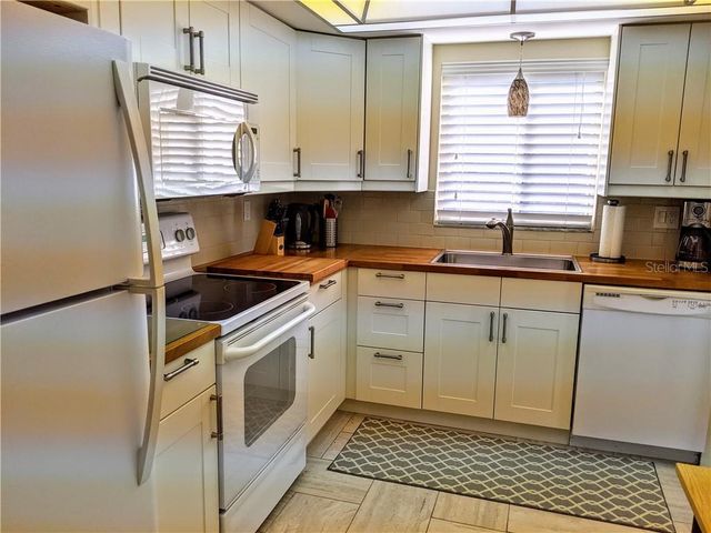3668 LAKE BAYSHORE DRIVE K-325, Bradenton, FL 34205