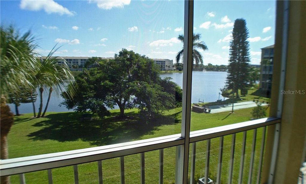 3668 LAKE BAYSHORE DRIVE K-325, Bradenton, FL 34205