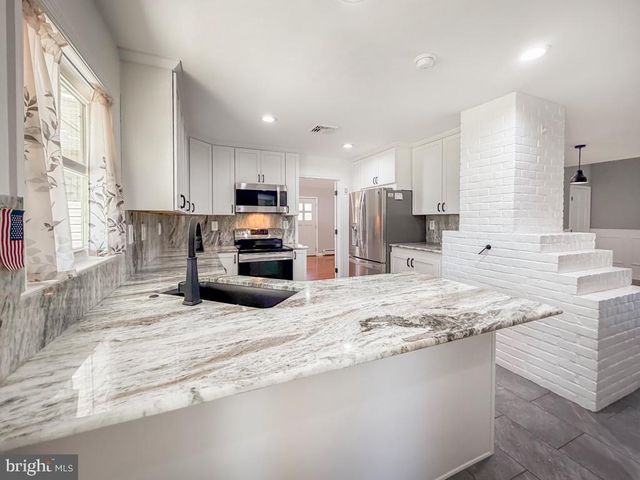 27 VIOLETWOOD DR, Levittown, PA 19057