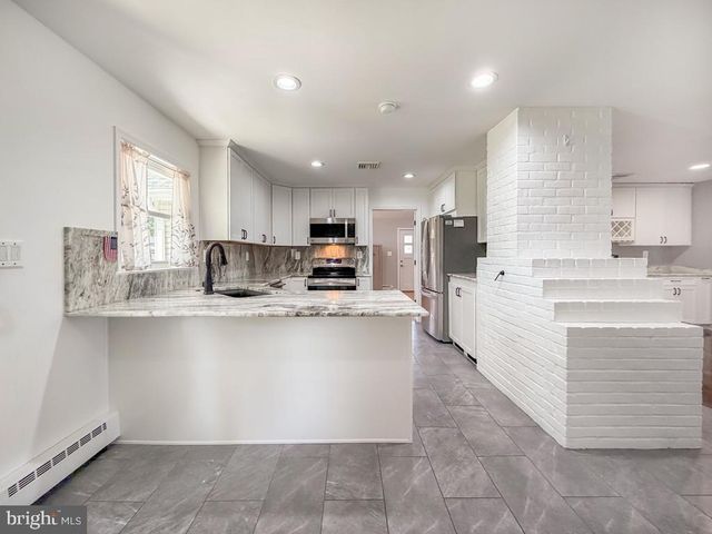 27 VIOLETWOOD DR, Levittown, PA 19057