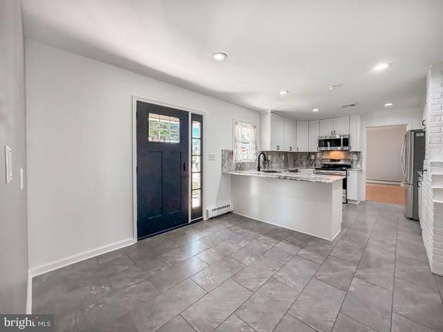 27 VIOLETWOOD DR, Levittown, PA 19057