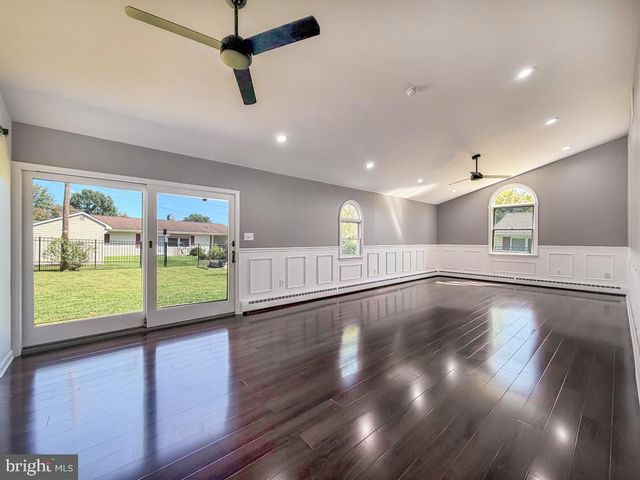 27 VIOLETWOOD DR, Levittown, PA 19057