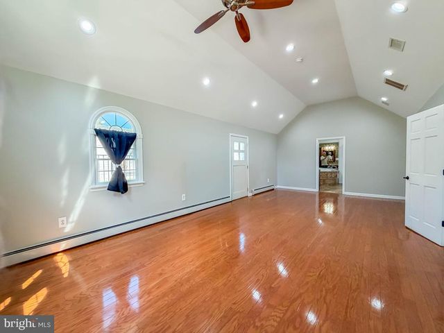 27 VIOLETWOOD DR, Levittown, PA 19057