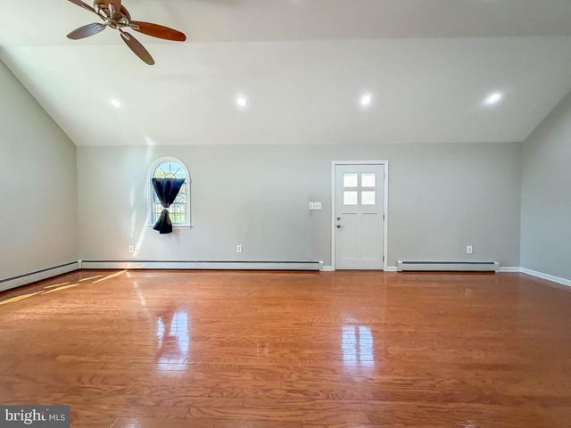 27 VIOLETWOOD DR, Levittown, PA 19057