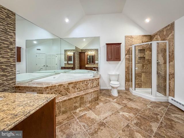 27 VIOLETWOOD DR, Levittown, PA 19057
