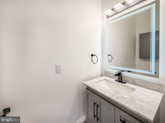 27 VIOLETWOOD DR, Levittown, PA 19057
