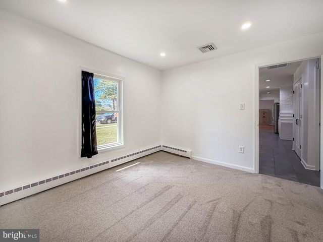 27 VIOLETWOOD DR, Levittown, PA 19057