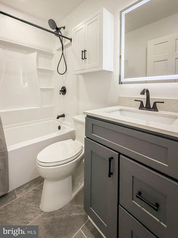27 VIOLETWOOD DR, Levittown, PA 19057