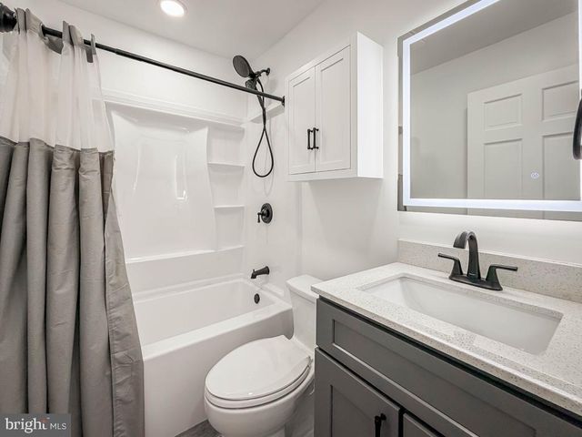 27 VIOLETWOOD DR, Levittown, PA 19057