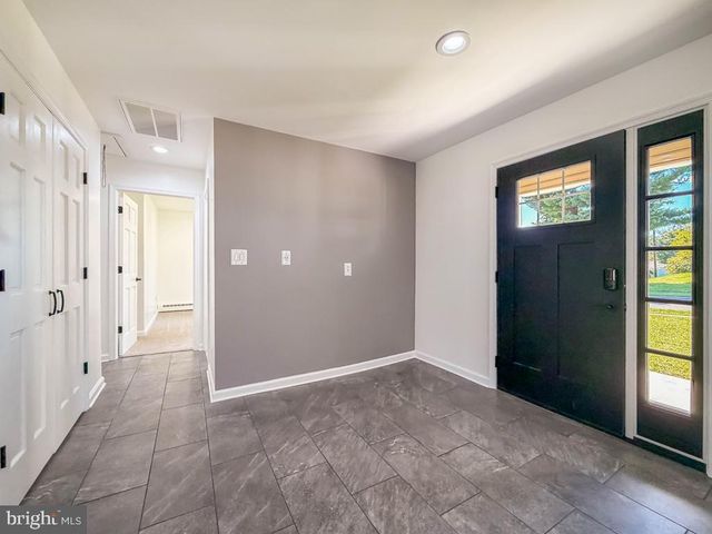 27 VIOLETWOOD DR, Levittown, PA 19057