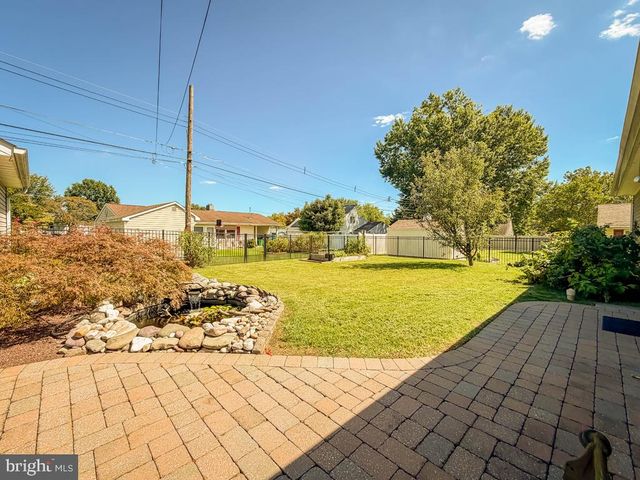 27 VIOLETWOOD DR, Levittown, PA 19057