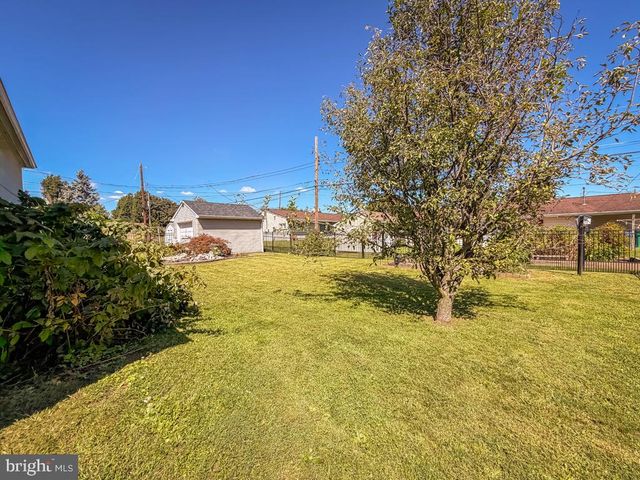 27 VIOLETWOOD DR, Levittown, PA 19057