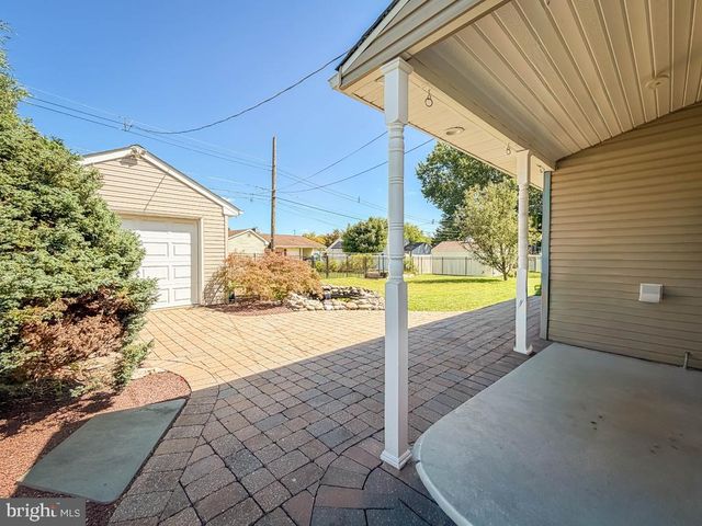 27 VIOLETWOOD DR, Levittown, PA 19057