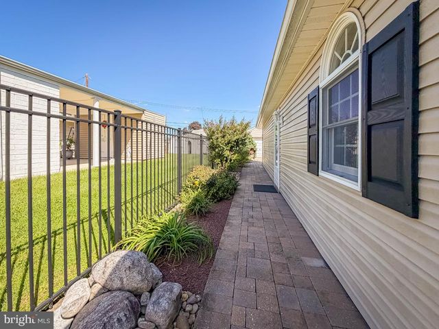 27 VIOLETWOOD DR, Levittown, PA 19057