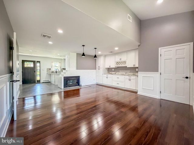 27 VIOLETWOOD DR, Levittown, PA 19057