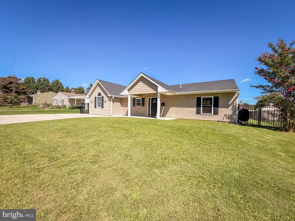 27 VIOLETWOOD DR, Levittown, PA 19057