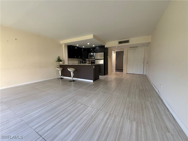 1084 Forest Lakes DR 7205, Naples, FL 34105