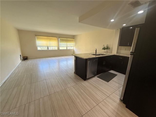 1084 Forest Lakes DR 7205, Naples, FL 34105