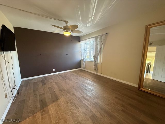 1084 Forest Lakes DR 7205, Naples, FL 34105