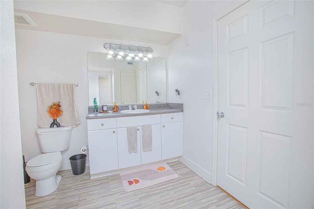 Image 16 of property listing at 204 E SOUTH STREET 2061, Orlando, FL 32801