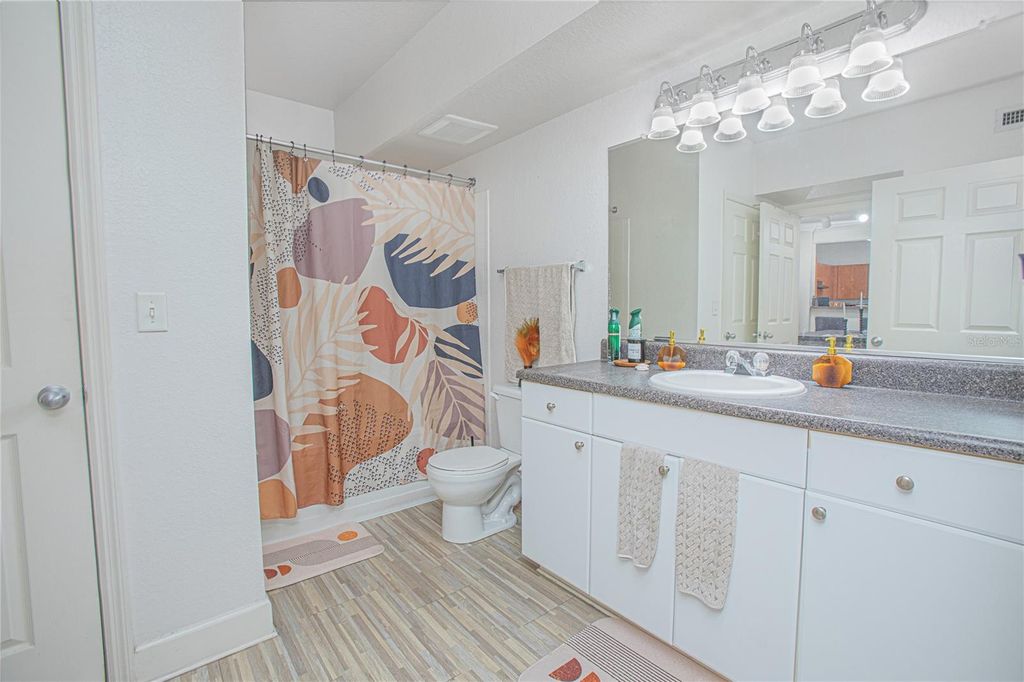 Image 19 of property listing at 204 E SOUTH STREET 2061, Orlando, FL 32801