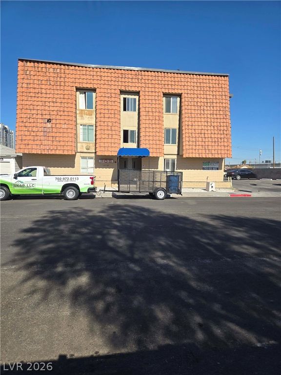 305 North 10th Street 30, Las Vegas, NV 89101
