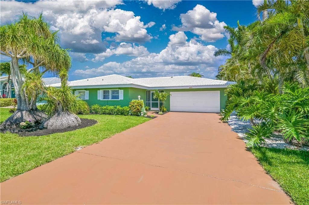 Image 2 of property listing at 4815 Sorrento CT, Cape Coral, FL 33904