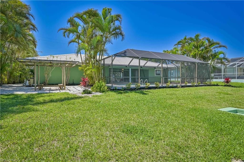 Image 4 of property listing at 4815 Sorrento CT, Cape Coral, FL 33904