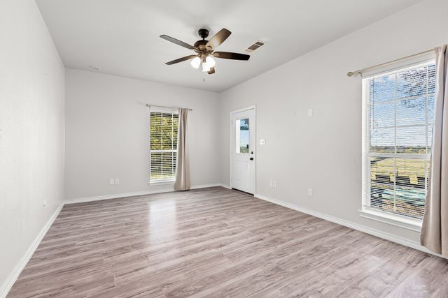 5199 Fm 896, Trenton, TX 75490