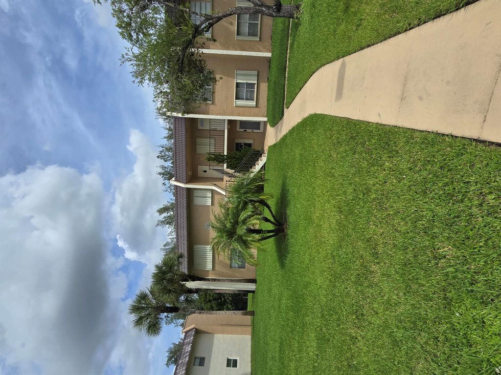 140 Lake Meryl Drive 233, West Palm Beach, FL 33411