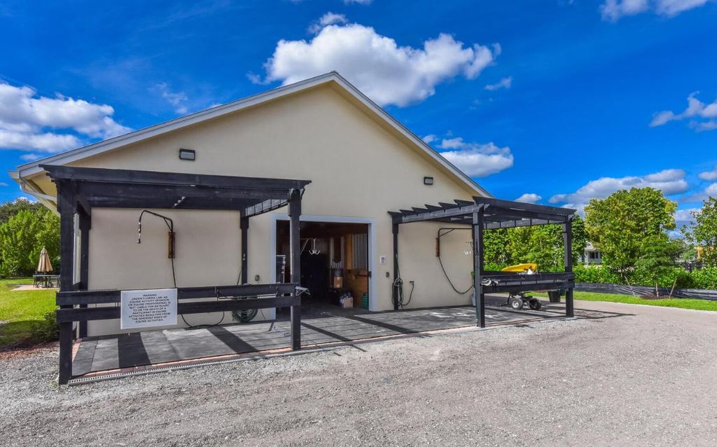 Image 10 of property listing at 15316 Estancia Lane, Wellington, FL 33414