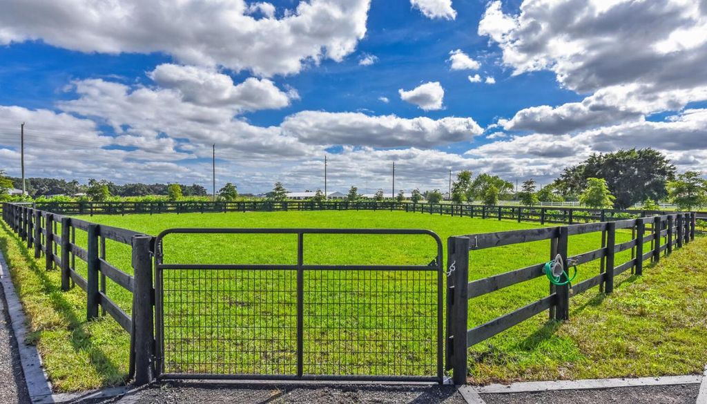 Image 16 of property listing at 15316 Estancia Lane, Wellington, FL 33414