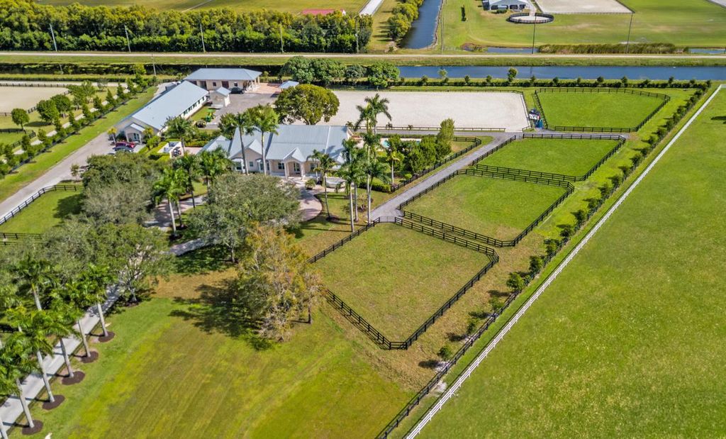 Image 33 of property listing at 15316 Estancia Lane, Wellington, FL 33414