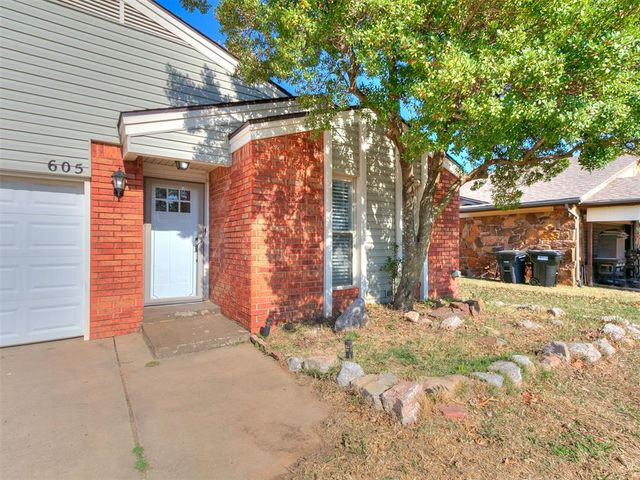 605 SE 34th Street, Moore, OK 73160