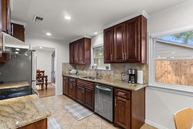 908 Vinecrest Lane, Richardson, TX 75080