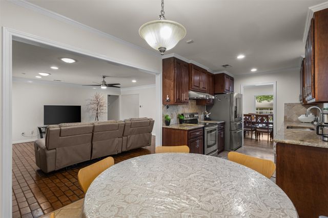 908 Vinecrest Lane, Richardson, TX 75080