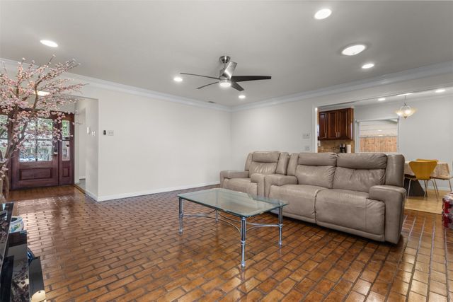908 Vinecrest Lane, Richardson, TX 75080