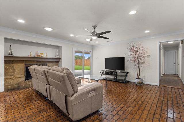 908 Vinecrest Lane, Richardson, TX 75080