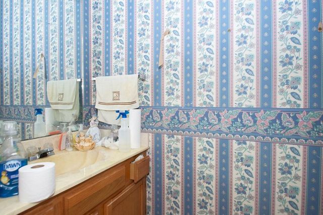 17597 Red Oak Drive 7597, Houston, TX 77090