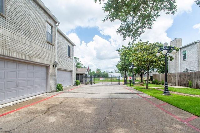 17597 Red Oak Drive 7597, Houston, TX 77090