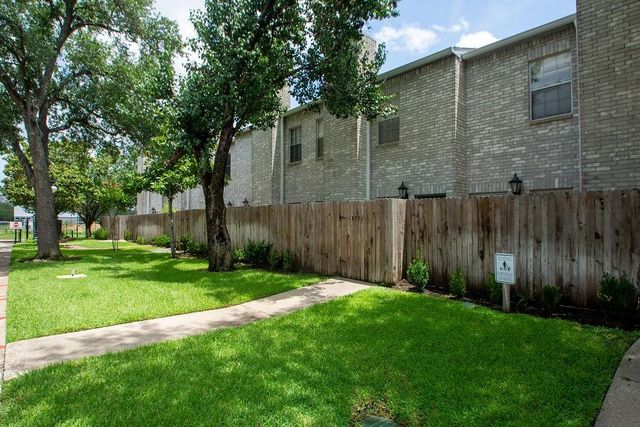 17597 Red Oak Drive 7597, Houston, TX 77090