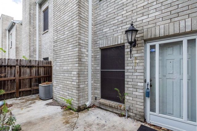 17597 Red Oak Drive 7597, Houston, TX 77090