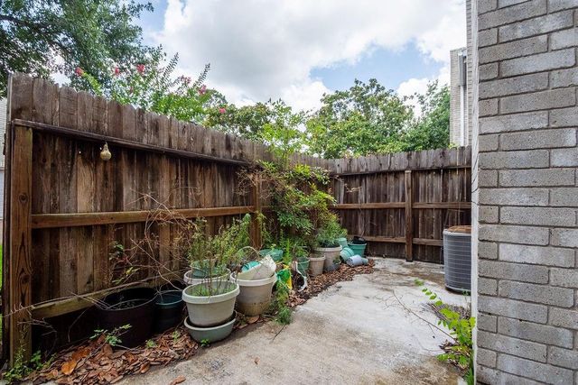 17597 Red Oak Drive 7597, Houston, TX 77090