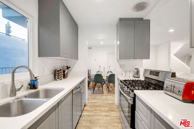 3115 Strongs Drive, Venice, CA 90292