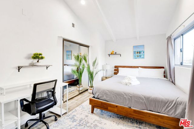 3115 Strongs Drive, Venice, CA 90292