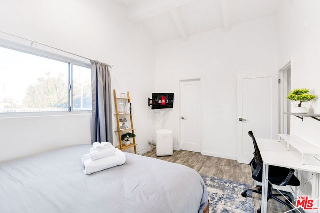 3115 Strongs Drive, Venice, CA 90292