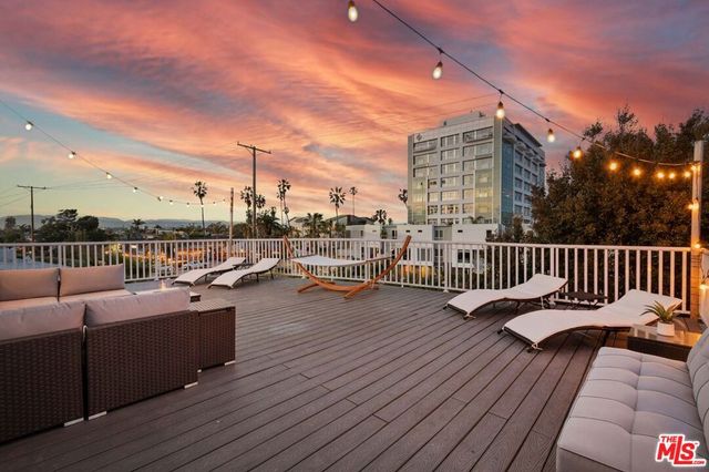 3115 Strongs Drive, Venice, CA 90292