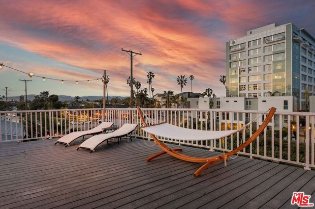 3115 Strongs Drive, Venice, CA 90292