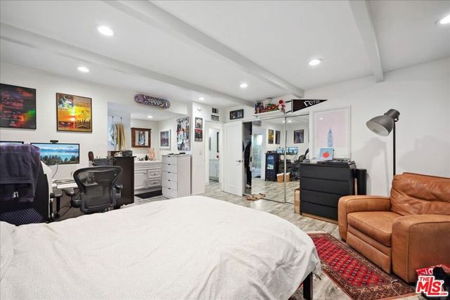 3115 Strongs Drive, Venice, CA 90292