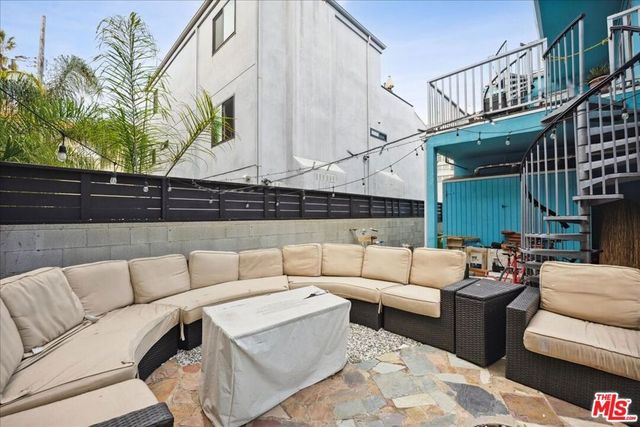 3115 Strongs Drive, Venice, CA 90292